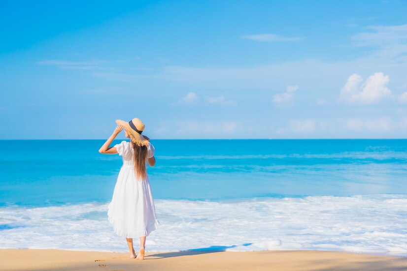 woman:yzugckinmmk= beach